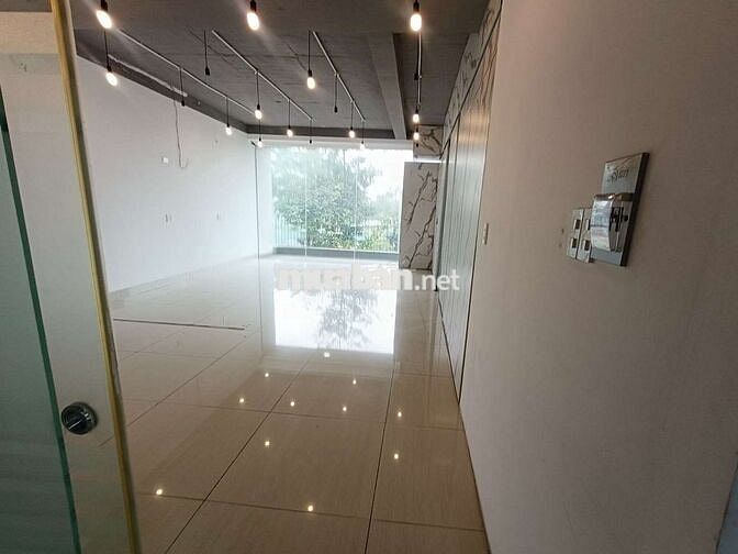 Nhà góc 2 mặt tiền – Đường D4, Him Lam, Quận 7

Diện tích: 13 x 20 m