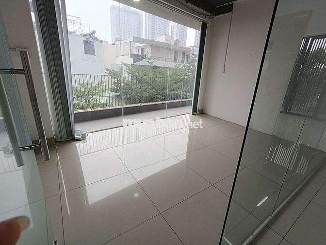 Nhà góc 2 mặt tiền – Đường D4, Him Lam, Quận 7

Diện tích: 13 x 20 m