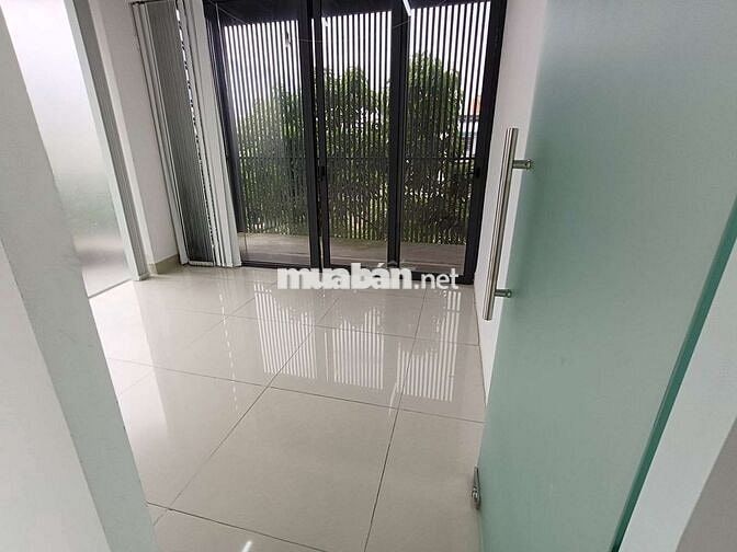 Nhà góc 2 mặt tiền – Đường D4, Him Lam, Quận 7

Diện tích: 13 x 20 m