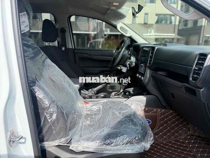 Ford Ranger XLS Trắng