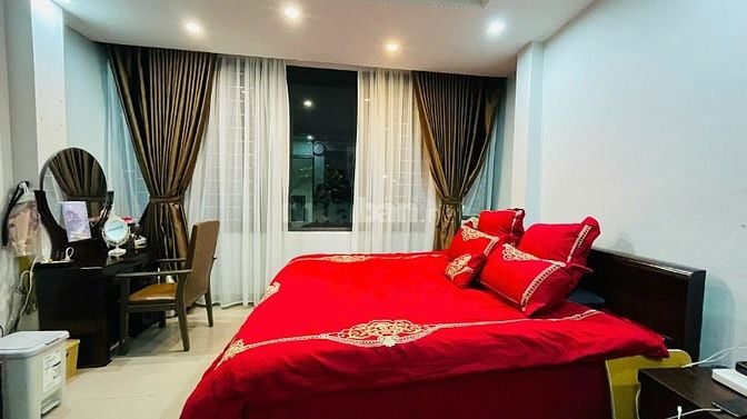 Cho thuê Tầng 1 Hoặc Cả Nhà mặt phố Trần Khát Chân sầm uất, vỉa hè 5m 