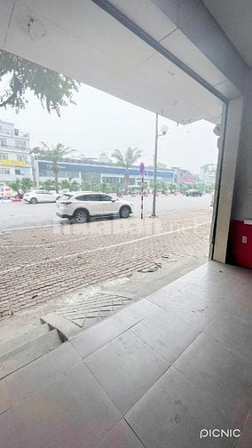 Cho thuê Tầng 1 Hoặc Cả Nhà mặt phố Trần Khát Chân sầm uất, vỉa hè 5m 