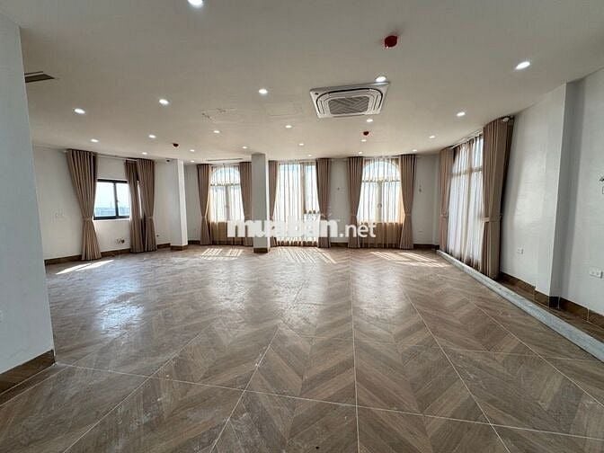 SIÊU PHẨM TÒA DỊCH VỤ TRỊNH VĂN BÔ -BỀ THẾ- LÔ GÓC -VỈA HÈ - ĐƯỜNG TO