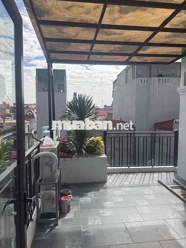 nhà xây độc lập phố Sài đồng Long biên