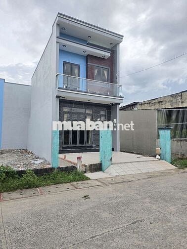 NHÀ LẦU MỚI HOÀN CÔNG VỊ TRÍ ĐẸP 5X18M Ở CỦ CHI