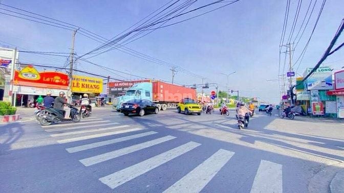 Cho thuê nhà 240 m2 Nguyễn Văn Linh kế bệnh viện đa khoa Cần Thơ
