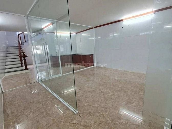 Cho thuê nhà 240 m2 Nguyễn Văn Linh kế bệnh viện đa khoa Cần Thơ