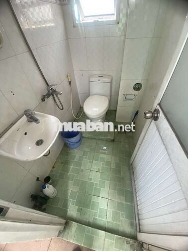 Phòng sân thượng lầu 5 Đề Thám