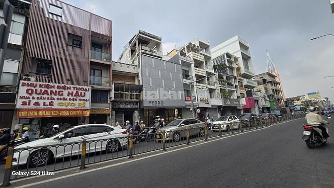 CHO THUÊ MẶT BẰNG VỊ TRÍ ĐẸP GẦN GÓC NGÃ TƯ ĐƯỜNG HAI BÀ TRƯNG, QUẬN 3