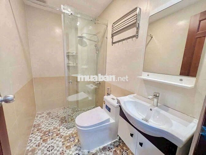 Nhà có cầu thang máy 4 x 20 có 4 tầng 8pn 8wc sân thượng