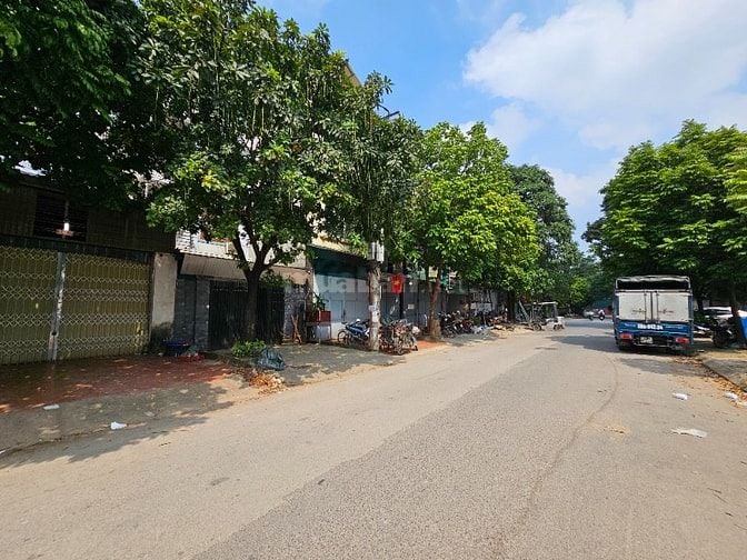 Cho thuê nhà 100m2 , 3,5 tầng Làng Nghề Triều Khúc