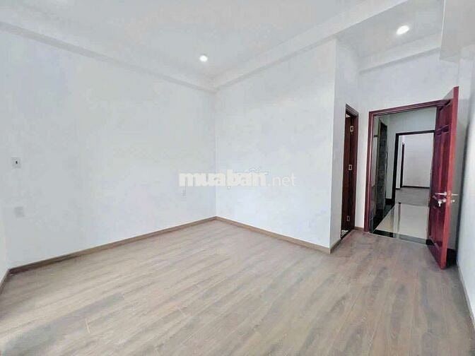 Nhà có cầu thang máy 4 x 20 có 4 tầng 8pn 8wc sân thượng