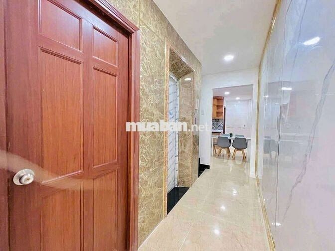 Nhà có cầu thang máy 4 x 20 có 4 tầng 8pn 8wc sân thượng