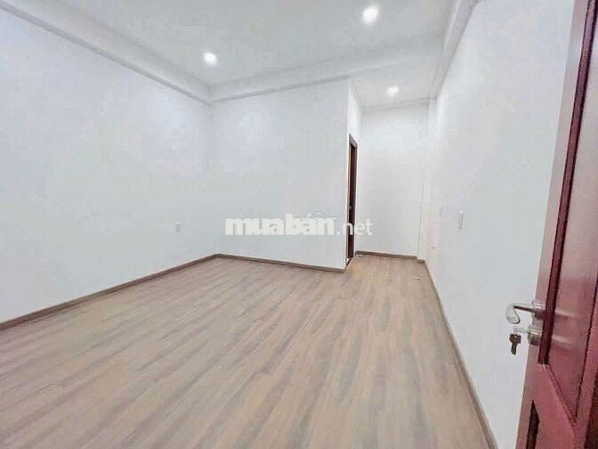 Nhà có cầu thang máy 4 x 20 có 4 tầng 8pn 8wc sân thượng