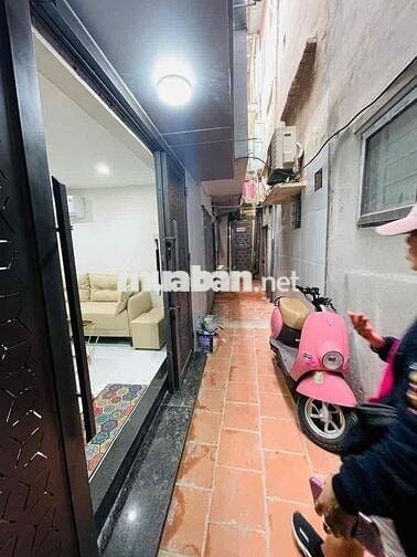 HƠN 5 TỶ HỘ KHẨU PHỐ VIP KIM MÃ - 25M RA Ô TÔ TRÁNH - 2 THOÁNG