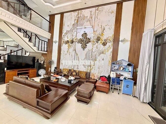 💥Siêu phẩm nhà phố, 102m², 3 tầng, DT 743, VINCOM Dĩ An, Dĩ An, HCM.