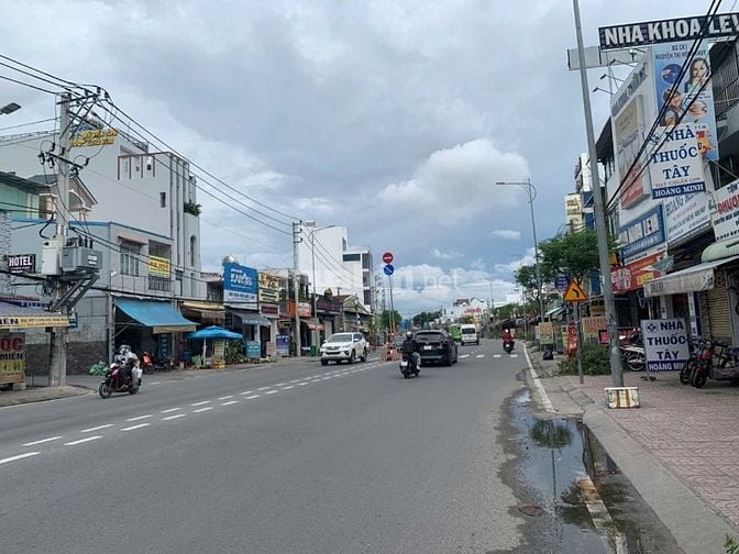 Bán nhà mặt tiền kinh doanh Tô Ký 20x40m, Hóc Môn vị trí đẹp