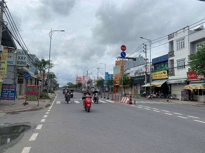 Bán nhà mặt tiền kinh doanh Tô Ký 20x40m, Hóc Môn vị trí đẹp