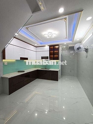 Nhà mới đẹp y hình 4 x 16 có 5pn 5wc sân thượng