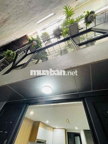 HƠN 5 TỶ HỘ KHẨU PHỐ VIP KIM MÃ - 25M RA Ô TÔ TRÁNH - 2 THOÁNG