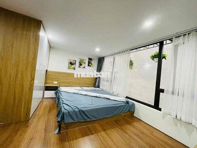 HƠN 5 TỶ HỘ KHẨU PHỐ VIP KIM MÃ - 25M RA Ô TÔ TRÁNH - 2 THOÁNG