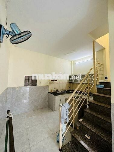 Cần bán căn nhà 1 trệt 1 lầu 2PN 2WC. Giá còn thương lượng