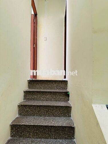 Cần bán căn nhà 1 trệt 1 lầu 2PN 2WC. Giá còn thương lượng