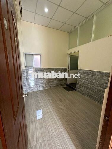 Cần bán căn nhà 1 trệt 1 lầu 2PN 2WC. Giá còn thương lượng