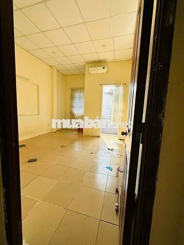 Cần bán căn nhà 1 trệt 1 lầu 2PN 2WC. Giá còn thương lượng