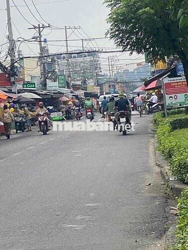 Nhà mặt tiền 4,5*40 trống suốt tiện kinh doanh