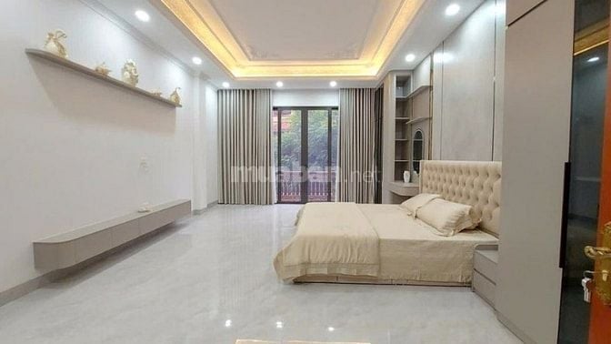 "Bán nhà Đầm Trấu, Hai Bà Trưng 55m, 7 tầng, mt 5.2m. Giá: 32.3 tỷ