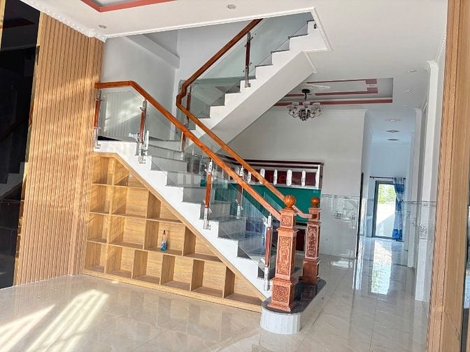 Cần bán nhà 1 trệt-1 lầu phong cách hiện đại. Ấp 5 Phước Vân-cần đước