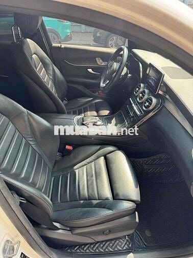 Mercedes Benz GLC 300 4MATIC 2019 - 43.500 milies