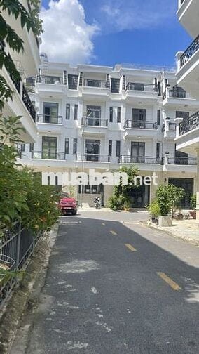 Bán nhà phố , 4 PN, phòng Bếp, phòng khách, , sân thượng trước sau