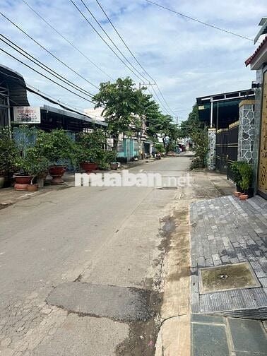 Nhà phố xinh DT 5x23, 2 lầu, mặt tiền kinh doanh,gần ngã 5 Chợ Đầu Mối