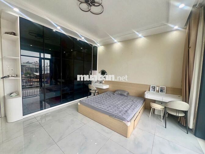 Nhà phố xinh DT 5x23, 2 lầu, mặt tiền kinh doanh,gần ngã 5 Chợ Đầu Mối