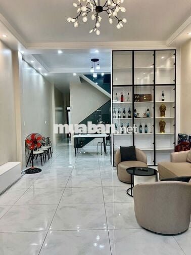 Nhà phố xinh DT 5x23, 2 lầu, mặt tiền kinh doanh,gần ngã 5 Chợ Đầu Mối