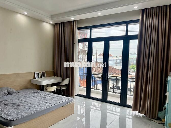 Nhà phố xinh DT 5x23, 2 lầu, mặt tiền kinh doanh,gần ngã 5 Chợ Đầu Mối