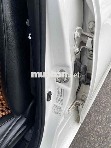 cần bán Toyota Vios 2015 số sàn đang sử dụng