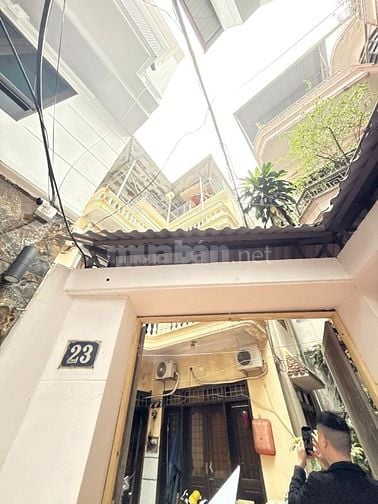 Phố Hào Nam – Đống Đa – 95 M2 – 4 Tầng – MT 5 M – Giá 19.2 Tỷ. 