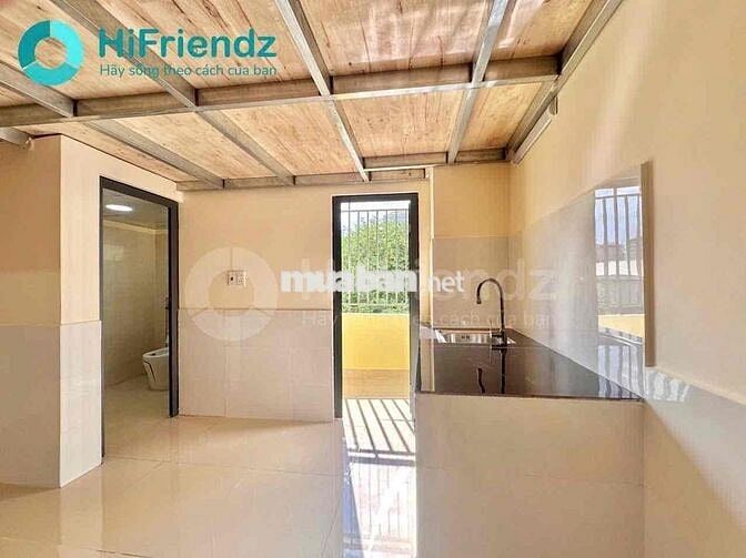 Cho thuê phòng có ban công rộng 38m2 ở được 3-4 bạn ngay ktx khu B