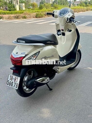 Yamaha Grande 125cc màu Kem