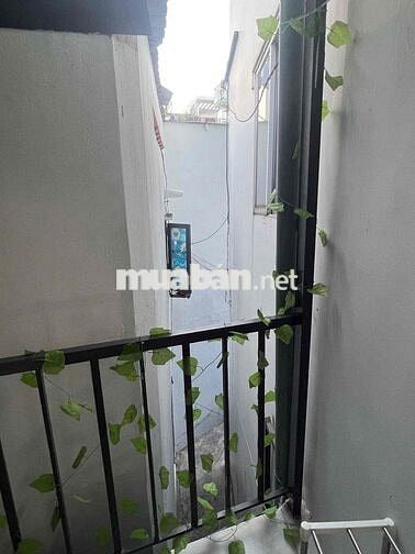 Cho thuê nhà đủ nội thất hẻm bến vân đồn Q4 gia 7,5triệu/tháng - 30 m2