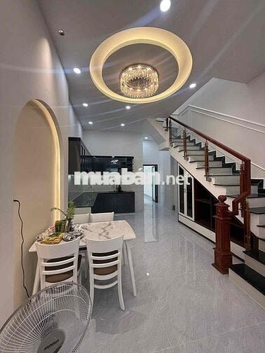 nhà bán gần Eon Tân Phú, 2 tầng 3pn 2wc hẻm xe hơi