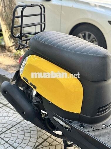 Yamaha Cuxi màu Vàng
