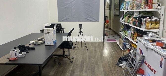 Mặt bằng kinh doanh 18m2 đường Lê Văn Sỹ, Quận 3 có sân trước rất rộng