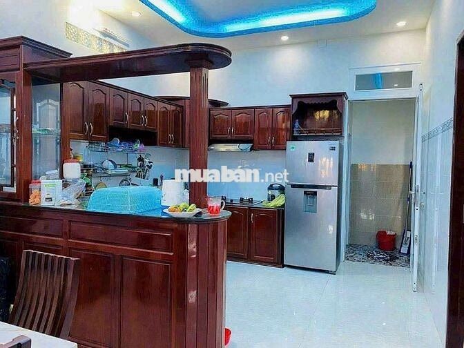 Bán nhà mặt tiền chợ bình chánh