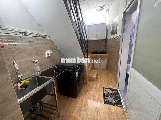 Cho thuê nhà đủ nội thất hẻm bến vân đồn Q4 gia 7,5triệu/tháng - 30 m2