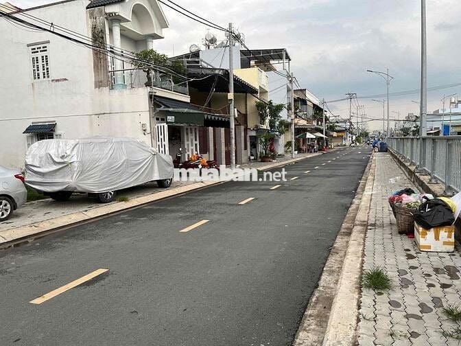 phòng trọ thạnh lộc 24m2 ngay bờ kênh mát mẻ