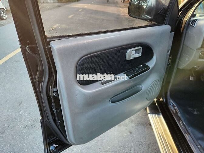 Isuzu Hi.Lander 2004 Số sàn Đen